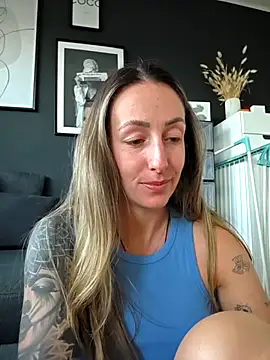 Snapshot of NicoleKaiser chatting on April 7, 5:02 pm NicoleKaiser online show from April 7, 5:02 pm