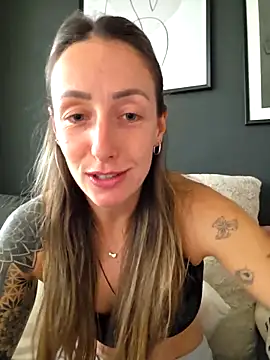 Snapshot of NicoleKaiser chatting on April 19, 5:12 pm NicoleKaiser online show from April 19, 5:12 pm