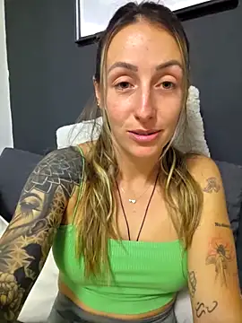 Snapshot of NicoleKaiser chatting on April 24, 7:05 pm NicoleKaiser online show from April 24, 7:05 pm
