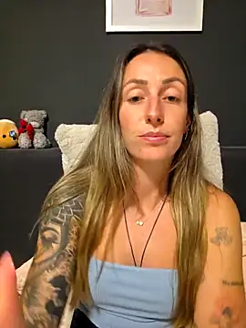Snapshot of NicoleKaiser chatting on May 7, 6:13 pm NicoleKaiser online show from May 7, 6:13 pm