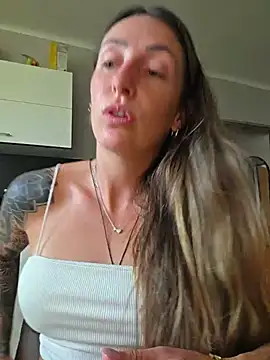 Snapshot of NicoleKaiser chatting on June 26, 5:34 am NicoleKaiser online show from June 26, 5:34 am
