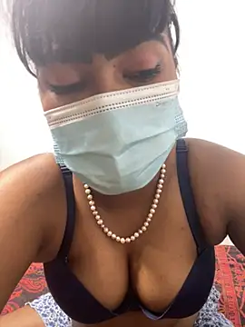 Snapshot of honeyi_babe chatting on August 5, 6:44 pm honeyi babe online show from August 5, 6:44 pm