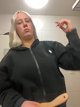 Snapshot of LeniMaria chatting on March 25, 5:52 pm LeniMaria online show from March 25, 5:52 pm