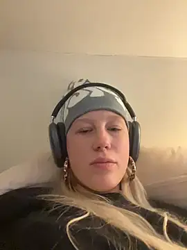 Snapshot of LeniMaria chatting on March 30, 5:03 pm LeniMaria online show from March 30, 5:03 pm