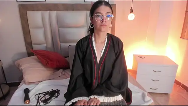 AnnieBlluee online show from April 18, 7:58 pm