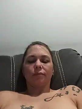 Snapshot of Couple_qc chatting on April 18, 7:58 pm Couple qc online show from April 18, 7:58 pm