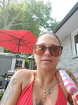Couple qc online show from July 12, 6:43 pm
