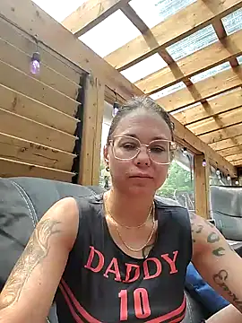 Couple qc online show from July 15, 4:23 pm