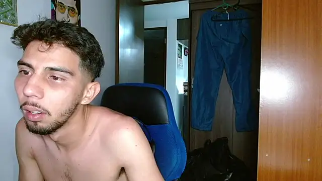 Snapshot of davidr253 chatting on August 3, 2:54 am davidr253 online show from August 3, 2:54 am