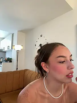Snapshot of Lauren_Storm chatting on April 3, 6:28 pm Lauren Storm online show from April 3, 6:28 pm