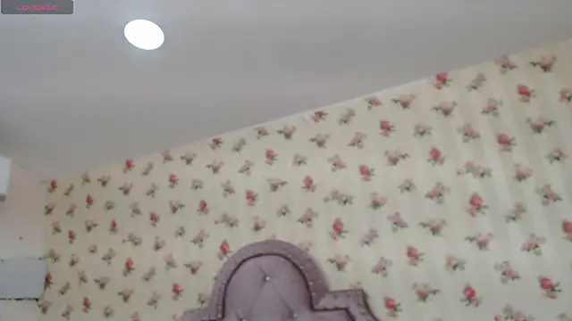 Snapshot of crystal_watson0 chatting on May 11, 12:55 pm crystal watson0 online show from May 11, 12:55 pm
