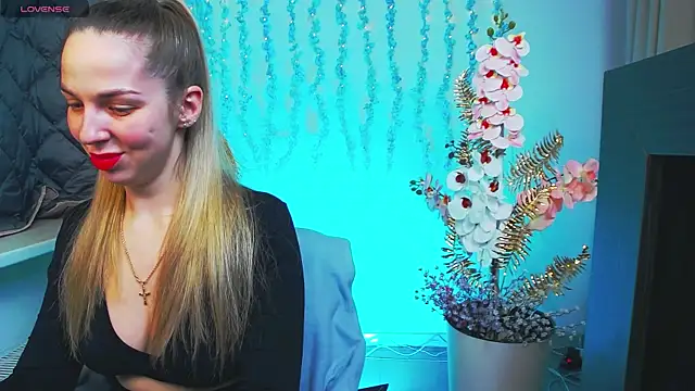 Snapshot of Alexandracandy chatting on April 6, 12:28 pm Alexandracandy online show from April 6, 12:28 pm