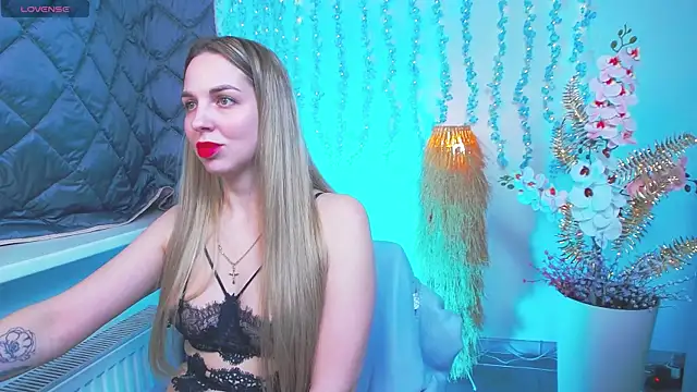 Snapshot of Alexandracandy chatting on April 7, 12:16 pm Alexandracandy online show from April 7, 12:16 pm