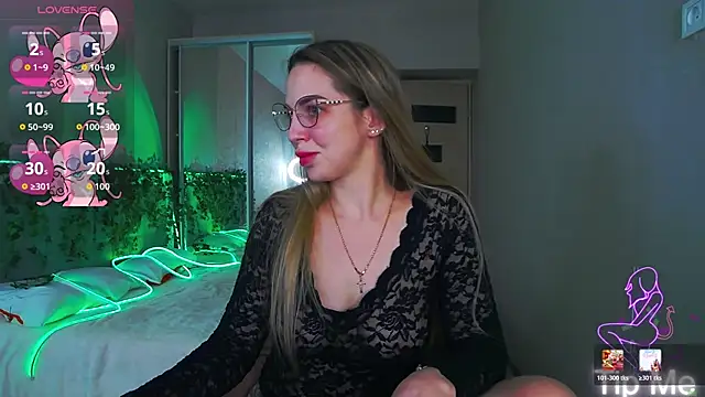 Snapshot of Alexandracandy chatting on May 9, 7:41 pm Alexandracandy online show from May 9, 7:41 pm