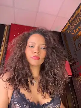 Snapshot of CurlyOopsieXXX chatting on June 3, 9:31 pm CurlyOopsieXXX online show from June 3, 9:31 pm