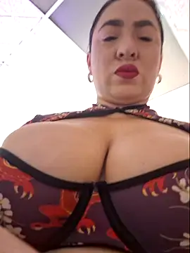 Snapshot of laurabassii chatting on April 12, 11:10 pm laurabassii online show from April 12, 11:10 pm