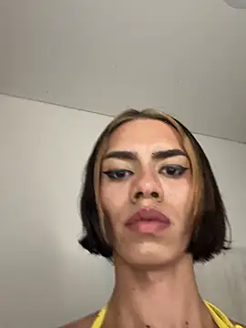 Amira BabyHot online show from March 25, 9:15 am