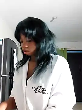 HannaMayers  online show from April 11, 10:25 pm