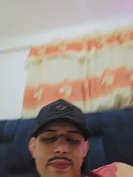 Snapshot of J-master23 chatting on April 5, 10:51 pm J-master23 online show from April 5, 10:51 pm