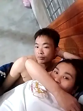 Snapshot of boy-pho- chatting on April 2, 1:31 pm boy-pho- online show from April 2, 1:31 pm