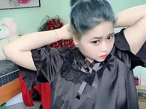Snapshot of Nhanlu009 chatting on May 7, 9:14 am Nhanlu009 online show from May 7, 9:14 am