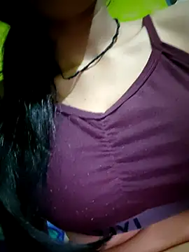 Snapshot of Lily4852 chatting on March 29, 1:05 am Lily4852 online show from March 29, 1:05 am