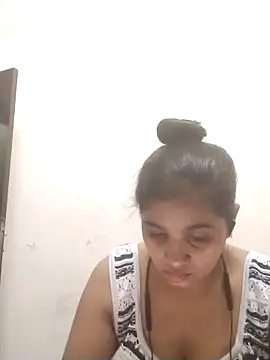 LovelyRenu online show from March 30, 2:18 pm