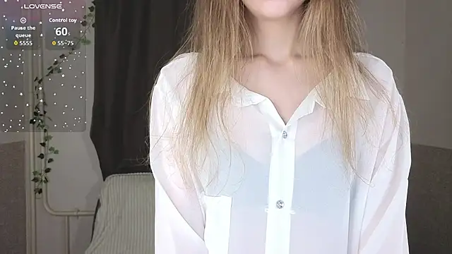 Snapshot of Emily_Nelsonn chatting on June 7, 6:00 pm Emily Nelsonn online show from June 7, 6:00 pm
