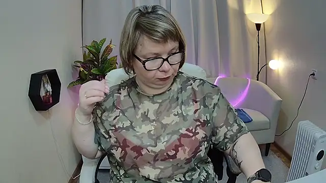 BonnnyBoobsy online show from May 2, 6:07 am