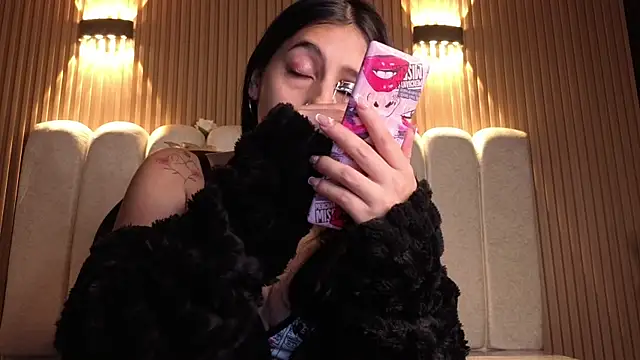 Snapshot of Melannyy_V chatting on March 20, 12:54 pm Melannyy V online show from March 20, 12:54 pm