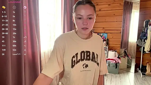 Snapshot of LenLen_Solen chatting on July 4, 11:11 pm LenLen Solen online show from July 4, 11:11 pm