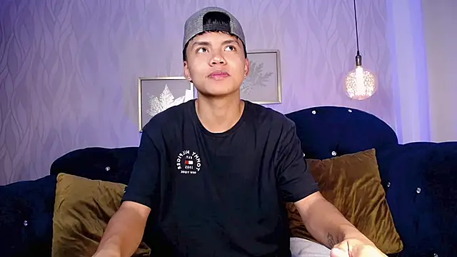 thiagosterling online show from May 6, 10:26 pm