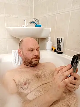 Snapshot of pitch_122 chatting on April 4, 3:53 pm pitch 122 online show from April 4, 3:53 pm