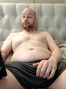 Snapshot of pitch_122 chatting on April 6, 6:47 am pitch 122 online show from April 6, 6:47 am