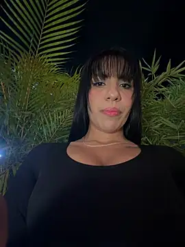 Snapshot of MonserratJons01 chatting on May 8, 12:27 am MonserratJons01 online show from May 8, 12:27 am