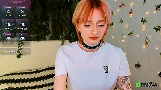 Snapshot of Kira__Cutie chatting on May 6, 8:58 pm Kira Cutie online show from May 6, 8:58 pm