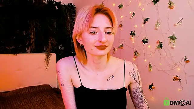 Snapshot of Kira__Cutie chatting on May 15, 11:12 pm Kira Cutie online show from May 15, 11:12 pm