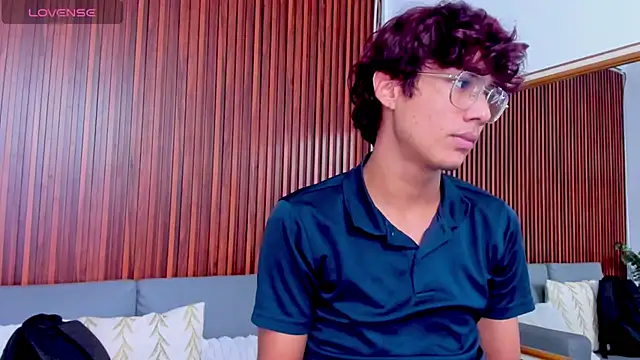 Snapshot of Oliver20__ chatting on June 25, 10:14 pm Oliver20 online show from June 25, 10:14 pm