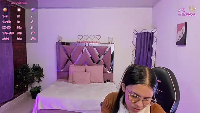 Snapshot of Cristy_tay chatting on April 14, 11:49 am Cristy tay online show from April 14, 11:49 am