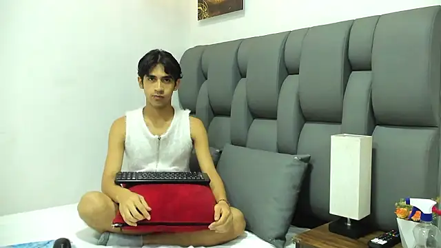 Snapshot of _ArchieBlu_ chatting on March 19, 7:34 am ArchieBlu online show from March 19, 7:34 am