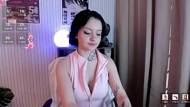  EmilyRouge  online show from April 14, 10:27 pm