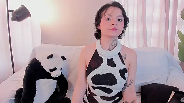 Snapshot of _EmilyRouge_ chatting on July 14, 8:58 pm EmilyRouge online show from July 14, 8:58 pm