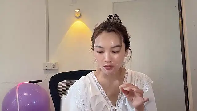 Snapshot of leilei998 chatting on April 15, 7:15 am leilei998 online show from April 15, 7:15 am