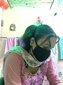 Snapshot of REENA-STRIP chatting on May 5, 5:37 am REENA-STRIP online show from May 5, 5:37 am