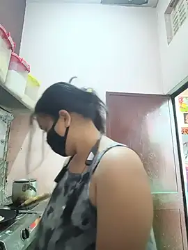 Snapshot of REENA-STRIP chatting on May 16, 6:43 am REENA-STRIP online show from May 16, 6:43 am