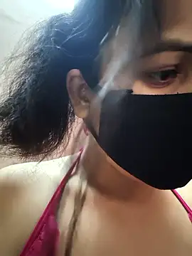 Snapshot of REENA-STRIP chatting on May 24, 9:36 am REENA-STRIP online show from May 24, 9:36 am