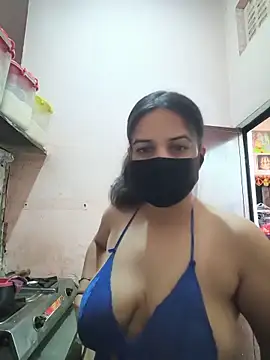 Snapshot of REENA-STRIP chatting on June 2, 6:26 am REENA-STRIP online show from June 2, 6:26 am