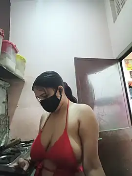 Snapshot of REENA-STRIP chatting on June 6, 5:56 am REENA-STRIP online show from June 6, 5:56 am