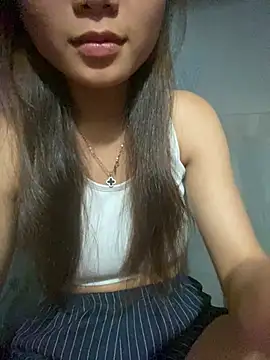 Snapshot of Emmi_cute9x chatting on July 6, 11:40 pm Emmi cute9x online show from July 6, 11:40 pm