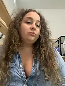 CurlyMaddie online show from July 15, 9:03 am